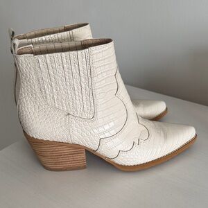 *NEW* Sam Edelman Cream Textured Ankle Boots